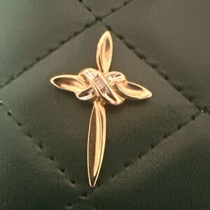 10k cross pendant